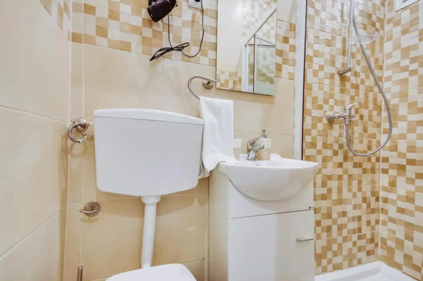 3 Bedroom Apartment In Baixa With River View Lisboa Extérieur photo