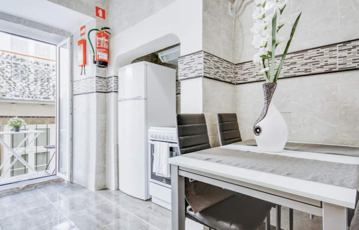 3 Bedroom Apartment In Baixa With River View Lisboa Extérieur photo