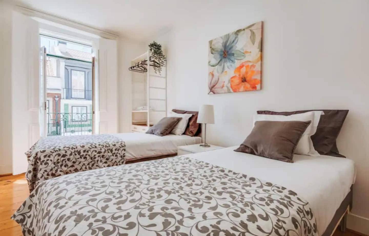 3 Bedroom Apartment In Baixa With River View Lisboa Extérieur photo