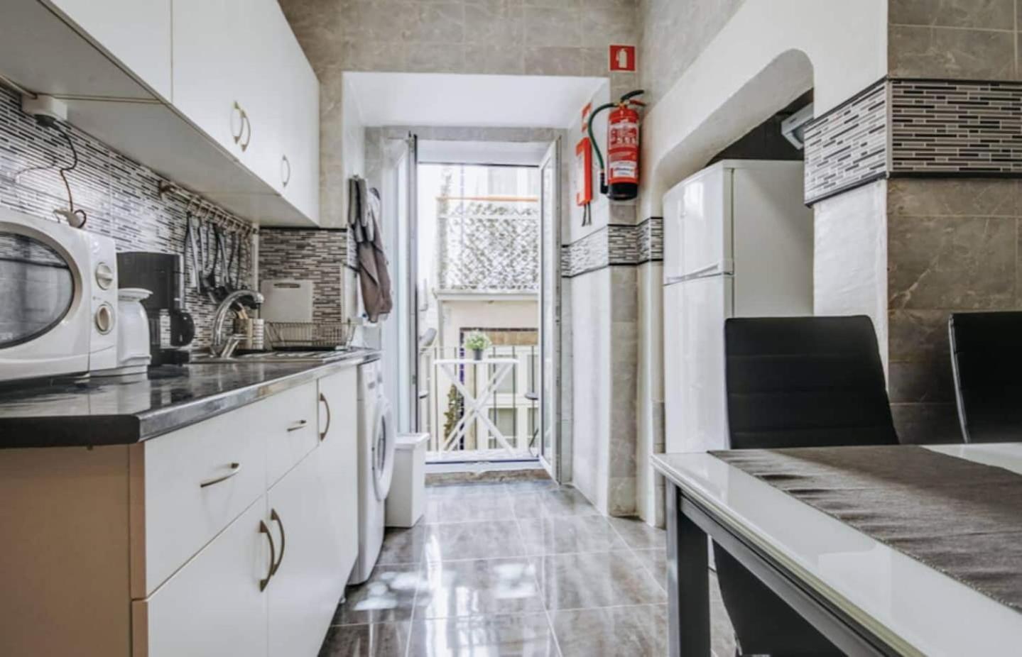 3 Bedroom Apartment In Baixa With River View Lisboa Extérieur photo